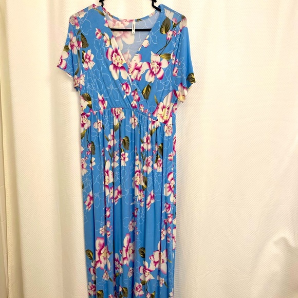 Long maxi summer dress. - Picture 1 of 2